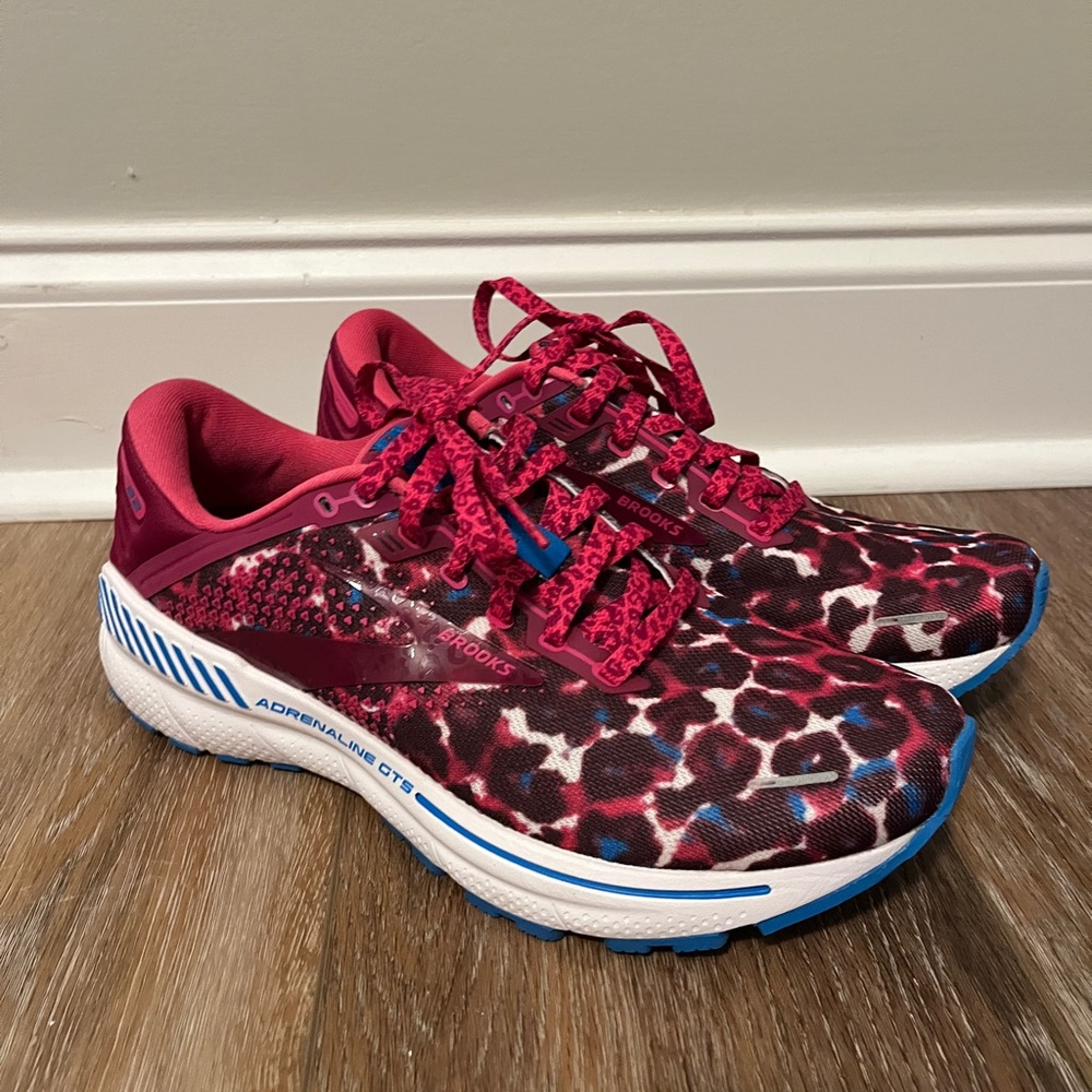 Brooks Women's Leopard Print Running Shoes - Adrenaline GTS 22 size 10 NEW